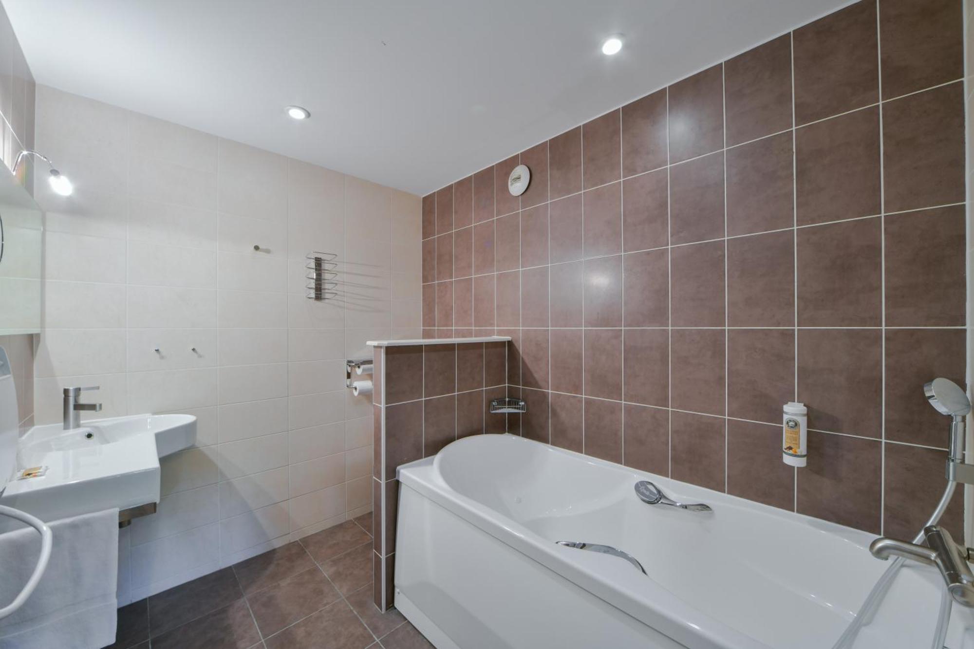 Bhoma Bourges - Hotel & Restaurant Екстериор снимка