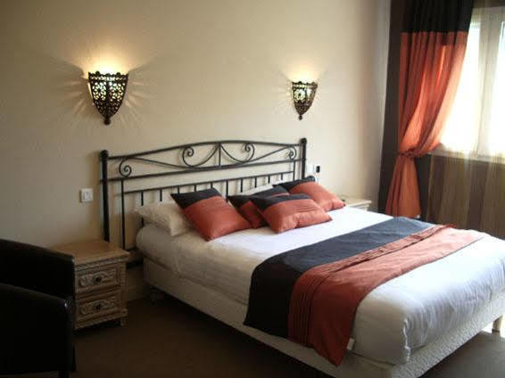 Bhoma Bourges - Hotel & Restaurant Стая снимка