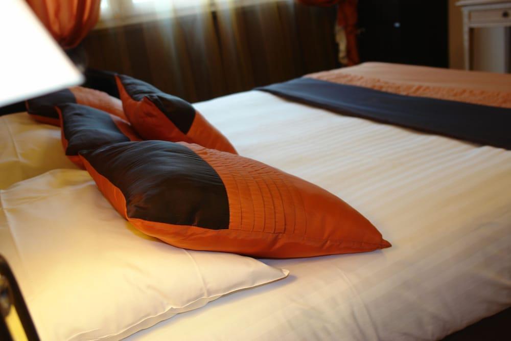 Bhoma Bourges - Hotel & Restaurant Екстериор снимка